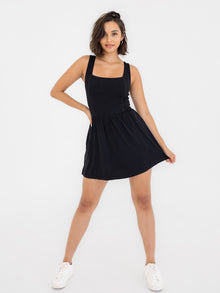Sofia is 5'9'' (S)