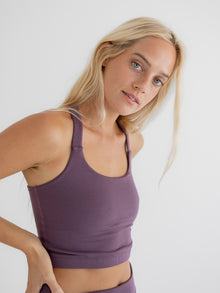 Genevive is 5'7'' (S)