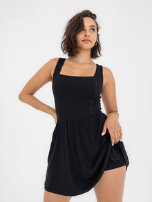 Sofia is 5'9'' (S)