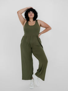 Marisel is 5'9.5'' (1X)