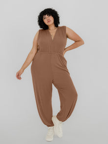 Marisel is 5'9 1/2'' (1X)