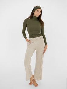 Domenique is 5'11'' (S)