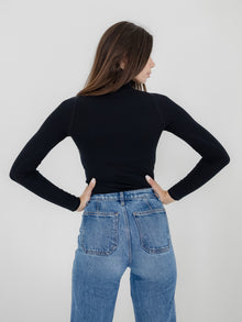 Domenique is 5'11'' (S)