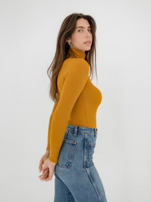 Domenique is 5'11' (S)