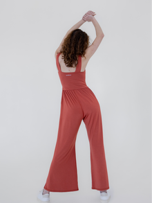 Hayley is 5'8'' (S)