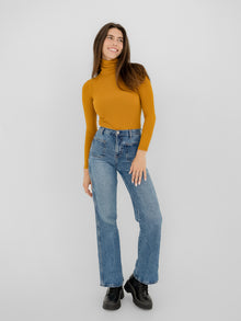 Domenique is 5'11' (S)
