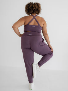 Larissa is 5'8'' (1X)