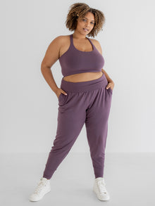 Larissa is 5'8'' (1X)