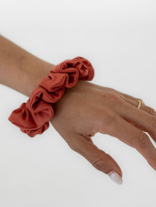 Flow Scrunchie, Coral