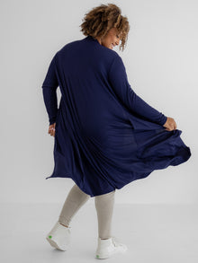 Larissa is 5'8'' (XL)