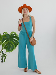 Genevive is 5'7'' (S)