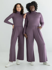 Chelsea (XS), Akesha (1X)