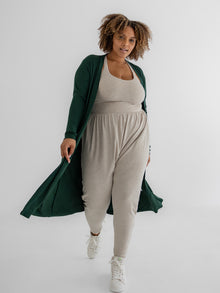 Larissa is 5'8'' (XL)