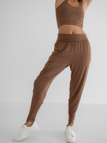 Genevive is 5'7'' (S)