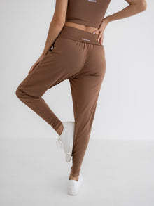 Genevive is 5'7'' (S)