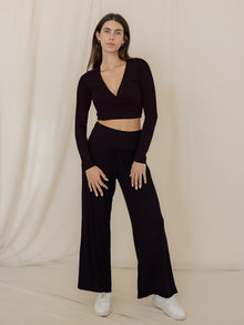 Domenique is 5'11'' (S)