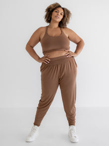 Larissa is 5'8'' (1X)