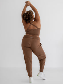 Larissa is 5'8'' (1X)