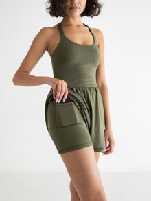 Michaela is 5'9.5'' (S)