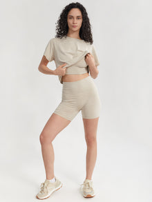 Alyssa is 5'7'' (S)