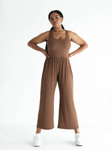 Sydney is 5'10.5'' (XL)