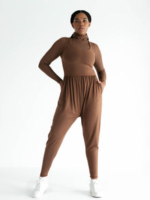 Sydney is 5'10.5'' (XL)