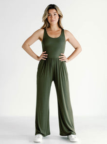 Melissa is 5'6'' (S)