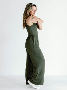 Melissa is 5'6'' (S)