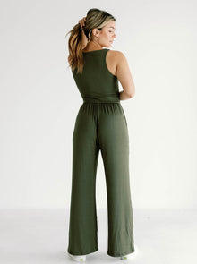 Melissa is 5'6'' (S)