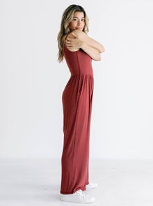 Melissa is 5'6'' (S)