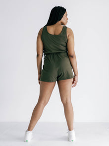 Sydney is 5'10.5'' (XL)