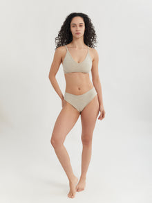 Alyssa is 5'7'' (S)