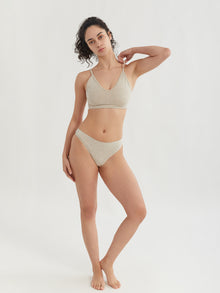 Alyssa is 5'7'' (S)