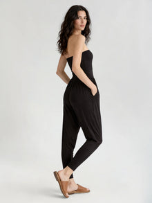 Andrea is 5'9'' (XS)