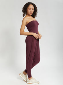 Jaidee is 5'6" (S)