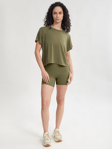 Alyssa is 5'7'' (S)