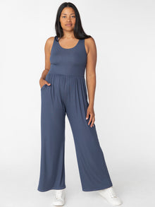 Frances is 5'9.5'' (XL)