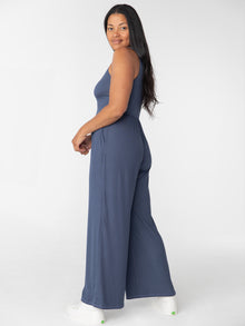 Frances is 5'9.5'' (XL)